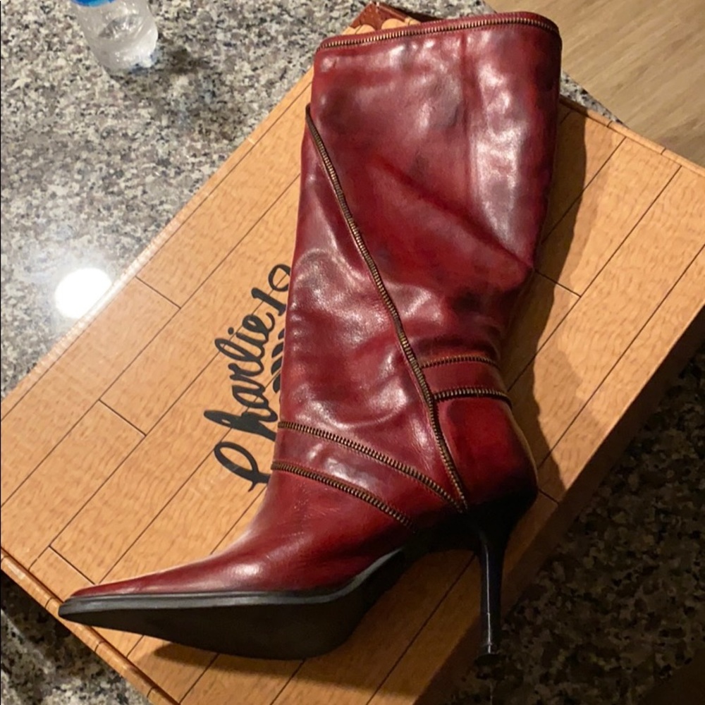 Lucchese Red Stilleto w/zip stitch
